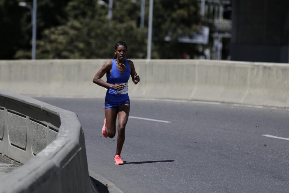 Atletas de 32 países confirmaron su asistencia a la Media Maratón de Bogotá La Media Maratón de Bogotá se correrá este domingo 30 de julio y por Colombia el departamento de Cundinamarca es quien más atletas nacionales lleva inscritos, seguido por Antioquia y Boyacá.