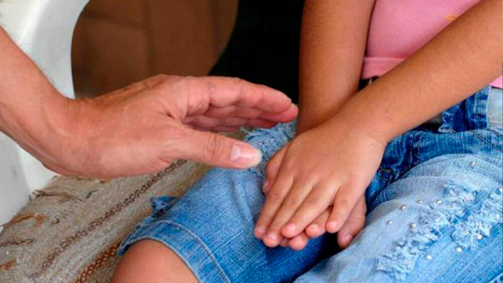Abuelo abusó de sus tres nietas y embarazó a una de ellas Un hombre de 61 años fue capturado luego de que se conociera el aberrante caso de abuso sexual contra sus tres nietas.