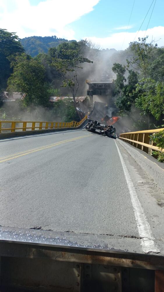 40% de los puentes en Colombia se encuentran deteriorados: MinTransporte 1 40% de los puentes en Colombia se encuentran deteriorados: MinTransporte MinTransporte indicó que el 40 por ciento de los puentes en el país se encuentran deteriorados, lo que deja un panorama preocupante para el Gobierno Nacional.