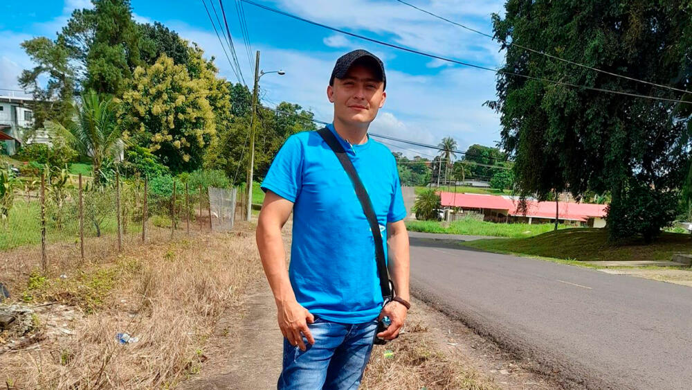 Asesinan a Bernabé delante de su hijo en Bosa En horas de la tarde del lunes el sonido de un arma de fuego resonó en las cuadras del barrio San Bernardino (Bosa). De inmediato, las voces de auxilio de la comunidad empezaron a alertar que el trabajador de una tapicería había resultado herido en el hecho.