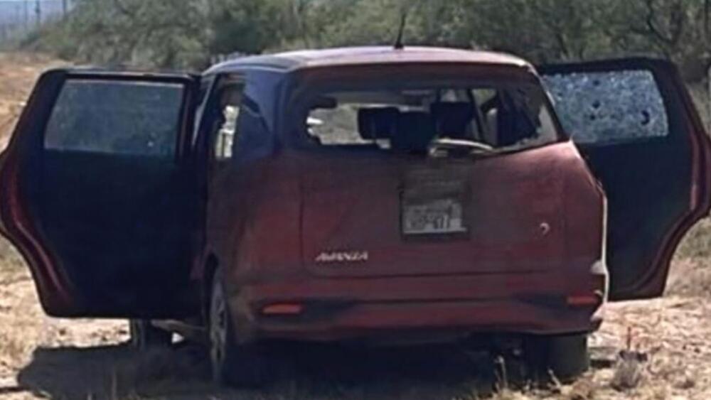 Asesinan a colombianos a bala en carretera de México 1 Asesinan a colombianos a bala en carretera de México Una familia que se movilizaba en una camioneta por una carretera en Zacatecas (México) fue atacada por criminales y cuatro personas murieron