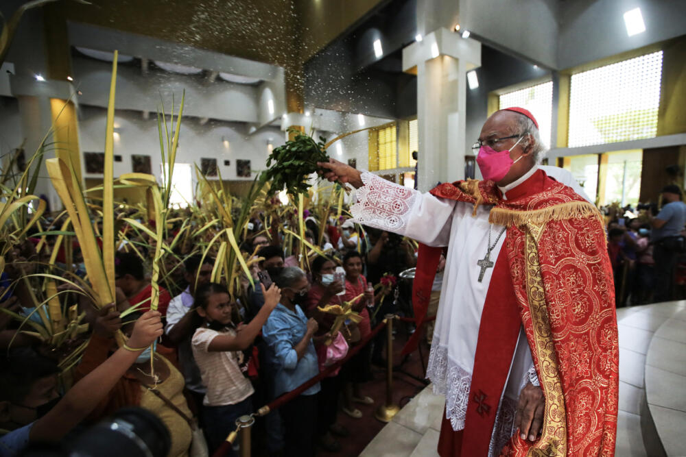 Así es como el mundo celebra la Semana Santa La Semana Santa es la conmemoración anual de la Pasión de Cristo, semana en la que el hijo de Dios, celebró la última cena, fue crucificado y resucitó al tercer día, esta se trata de una celebración que tiene gran importancia a nivel mundial y muchos países tienen tradiciones bastante particulares para ofrecer respeto por el sacrificio de Jesús para salvar los pecados del mundo.