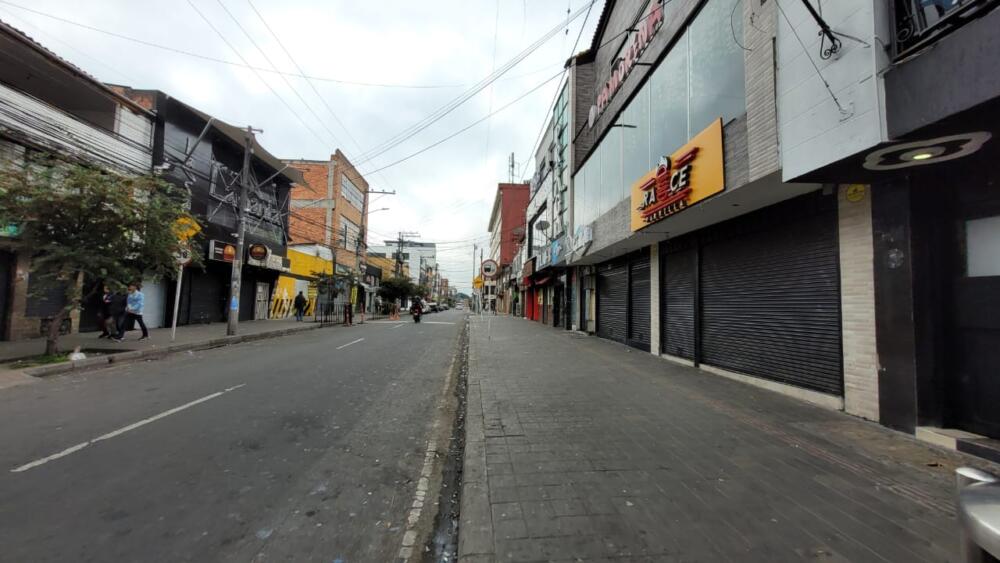 Bala y homicidio en zona de rumba en el Restrepo 1 Bala y homicidio en zona de rumba en el Restrepo Un joven de 22 fue la víctima del homicidio a bala ocurrido en el sector de rumba del barrio Restrepo, en la localidad de Antonio Nariño.