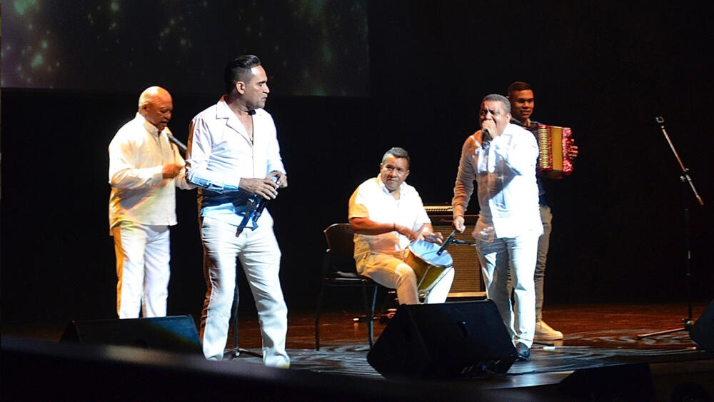 Bogotá también celebra el Festival de la Leyenda Vallenata La próxima semana se realizará una edición más del Festival de la Leyenda Vallenata en Valledupar, pero Bogotá tendrá una importante muestra de lo mejor de este género folclórico musical este sábado 22 de abril en el Coliseo Live.