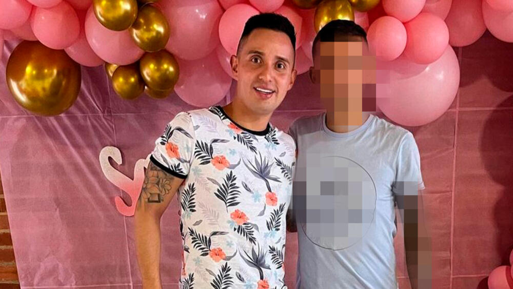 Denuncian brutal agresión en medio de partido de fútbol en Kennedy 1 Denuncian brutal agresión en medio de partido de fútbol en Kennedy Jefferson Ovalle, un joven abogado de 28 años se encuentra en estos momentos en un centro médico a la espera de una cirugía en su mandíbula tras haber sido agredido en un partido de fútbol por uno de los integrantes del equipo rival, en Kennedy.