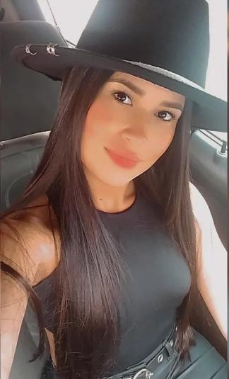 Modelo falleció tras accidente con una chimenea Estefanía Pareja Hernández murió luego de dos semanas de estar luchando por su vida en un hospital. La joven fue internada tras sufrir un grave accidente con una chimenea.
