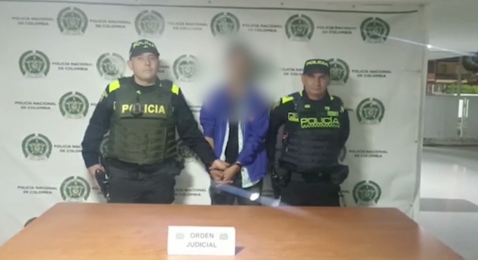 Capturan en Barrios Unidos a feminicida buscado por la Interpol En la localidad de Barrios Unidos cayó en las últimas horas un ciudadano venezolano, quien era buscado en el continente por la Interpol por un feminicidio que habría cometido el aprehendido en Perú.