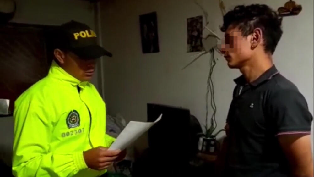Capturaron a alias 'El Paisa' en el municipio de Soacha 1 Capturaron a alias 'El Paisa' en el municipio de Soacha En los últimos días fue capturado en Soacha a un hombre con el alias de 'El Paisa' el cual tenía prisión domiciliaria por los antecedentes de hurto, porte y tráfico de estupefacientes, y se le suma el porte ilegal de armas de fuego. Este criminal está señalado de delinquir en el municipio aledaño a la capital del país.
