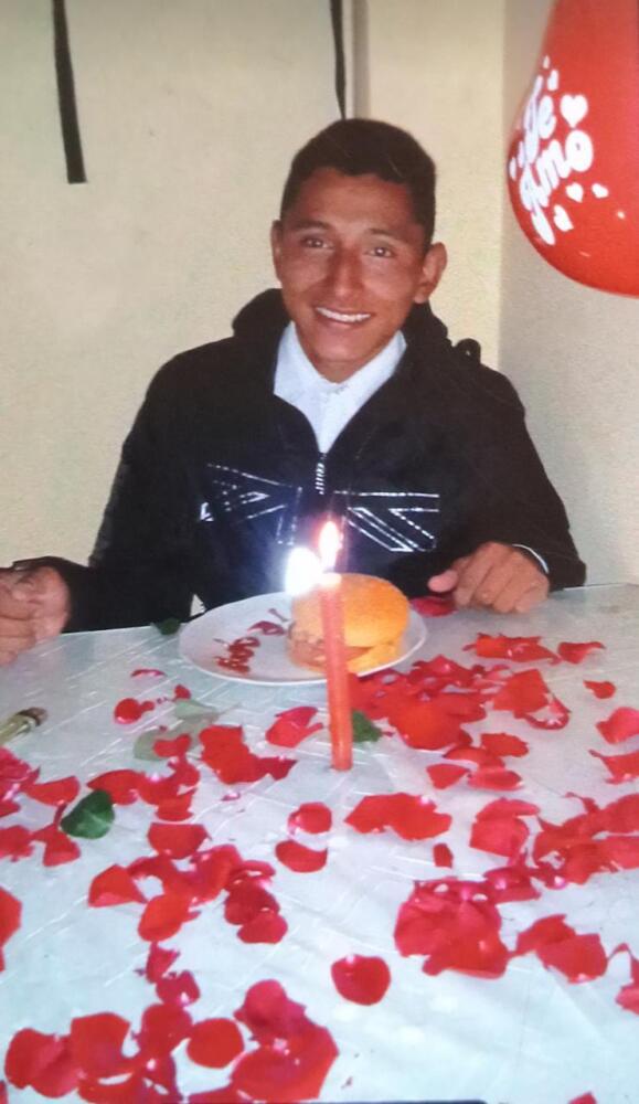 Carro fantasma le quitó la vida a vigilante en la Autosur 1 Carro fantasma le quitó la vida a vigilante en la Autosur En la mañana de ayer un terrible accidente de tránsito por culpa de un carro fantasma, le cobró la vida de un biciusuario que se movilizaba por el sector de la Sevillana, a la altura de la Autopista Sur con avenida Boyacá. El lamentable episodio tiene hoy a los familiares de la víctima buscando al responsable de haber causado semejante tragedia.
