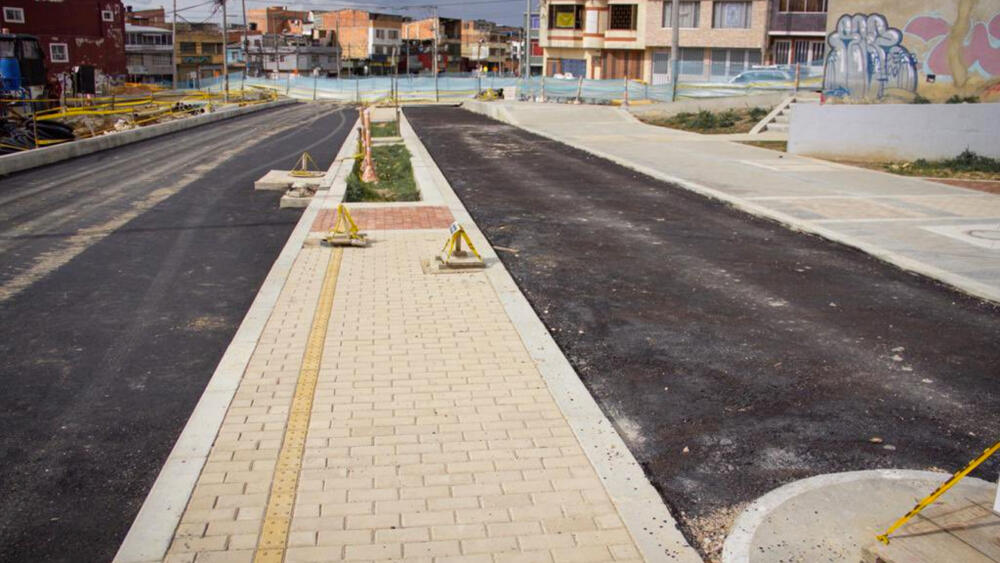 Cierres viales en la Avenida Ciudad de Cali por obras del Metro El Instituto de Desarrollo Urbano (IDU) informó que desde este fin de semana, se llevarán a cabo una serie de cierres viales de alto impacto en la avenida Ciudad de Cali, con el fin de continuar las labores de ampliación de la vía, para poder alimentar la Primera Línea del Metro, principalmenten en la calzada oriental, entre la calle 55 y la diagonal 49 sur (sentido sur - norte).