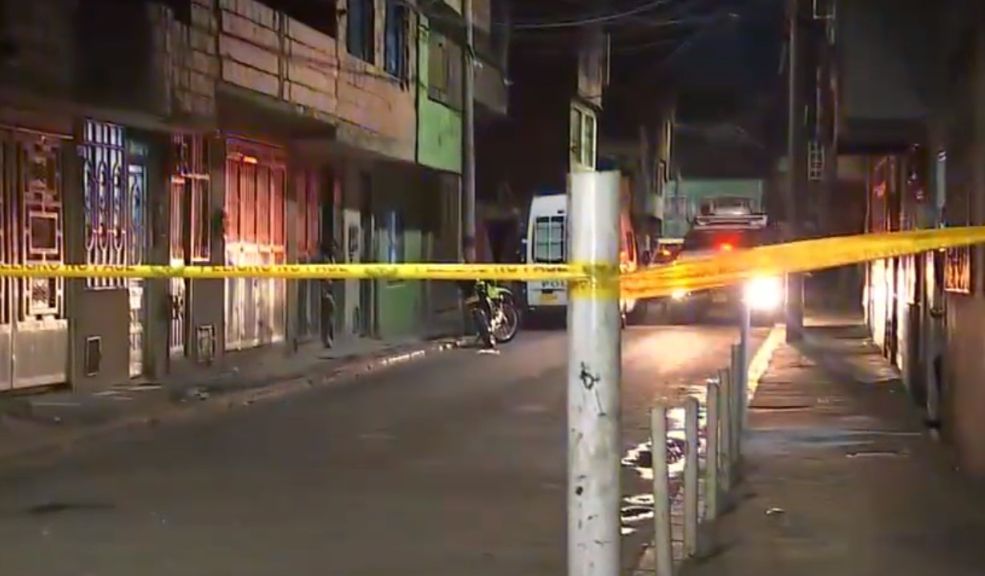Crimen a bala por un robo estremeció a la comunidad de El Amparo, en Kennedy Un joven de 28 años fue la víctima de crimen a bala que se presentó en la noche de este martes en el barrio El Amparo, de la localidad de Kennedy.