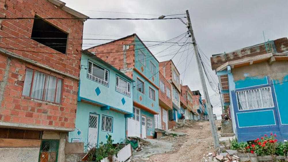Crimen a bala de madrugada en Ciudad Bolívar Mientras dormían los habitantes del barrio Santa Viviana, en la localidad de Ciudad Bolívar, un crimen a bala los hizo despertarse y al salir a mirar qué ocurrió hallaron un cuerpo tendido en la calle.