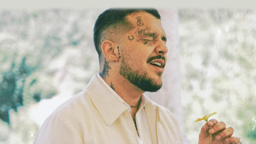 Cristian Nodal anunció que será papá Desde el inicio de su relación, el cantante Christian Nodal y la trapera Cazzu tuvieron que salir en varias ocasiones a desmentir los rumores de un embarazo; sin embargo,este sábado hicieron todo lo contrario, pues ambos confirmaron, a su manera, que estaban esperando un bebé.