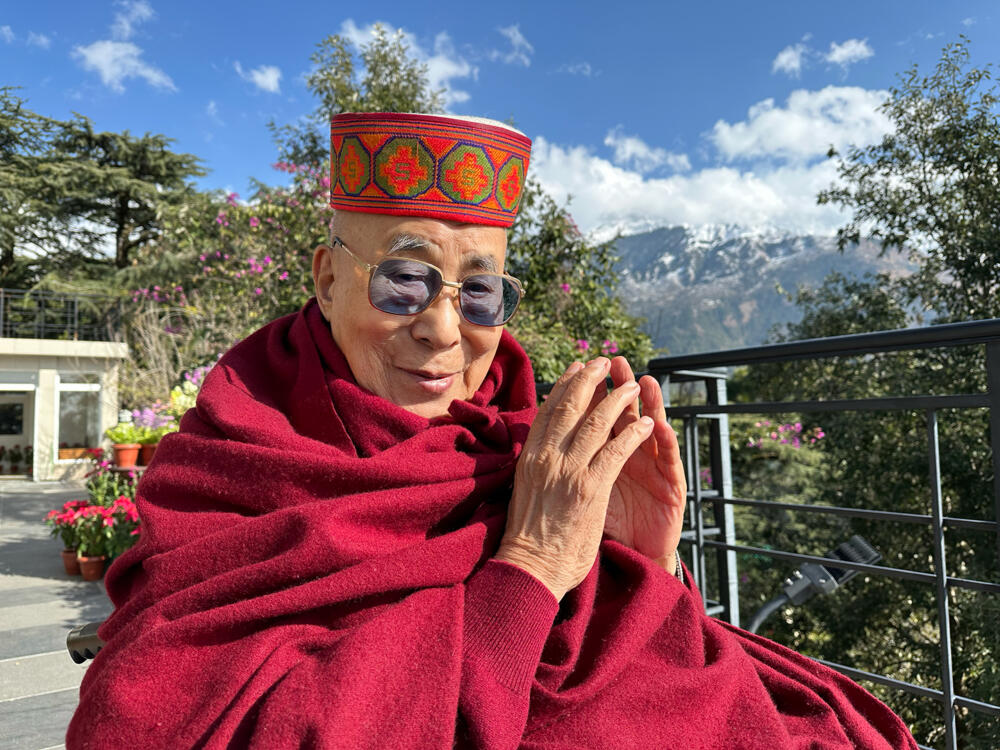 Dalái Lama se disculpó por besar a un niño en la boca Luego de que Dalái Lama causara gran indignación en el mundo entero, por besar y pedir a un niño que le chupara la lengua en medio de un acto religioso, el líder budista pidió disculpas públicamente.