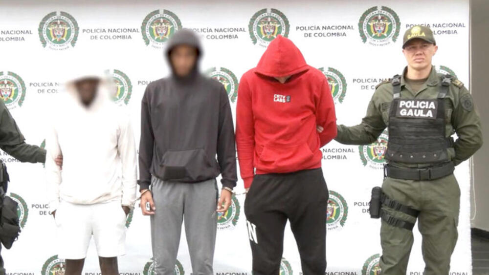 Dejan en libertad a los jugadores del Once Caldas Una juez de Manizales impuso una medida no privativa de la libertad en contra de los jugadores del Once Caldas Guy Esteban García, Santiago Mera y Debinson Mateus, quienes son investigados por extorsionar presuntamente a la estudiante de Medicina de nacionalidad española, Juliana Echeverry, para devolverle un celular.