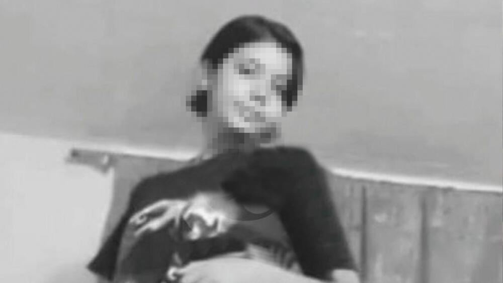 Doloroso feminicidio: niña de 13 años fue asesinada por su novio El cuerpo de la niña Elizabeth Macías fue hallado a la orilla de una quebrada de la vereda La Planta, en el municipio Gómez Plata (Antioquia), con un disparo en la cabeza.