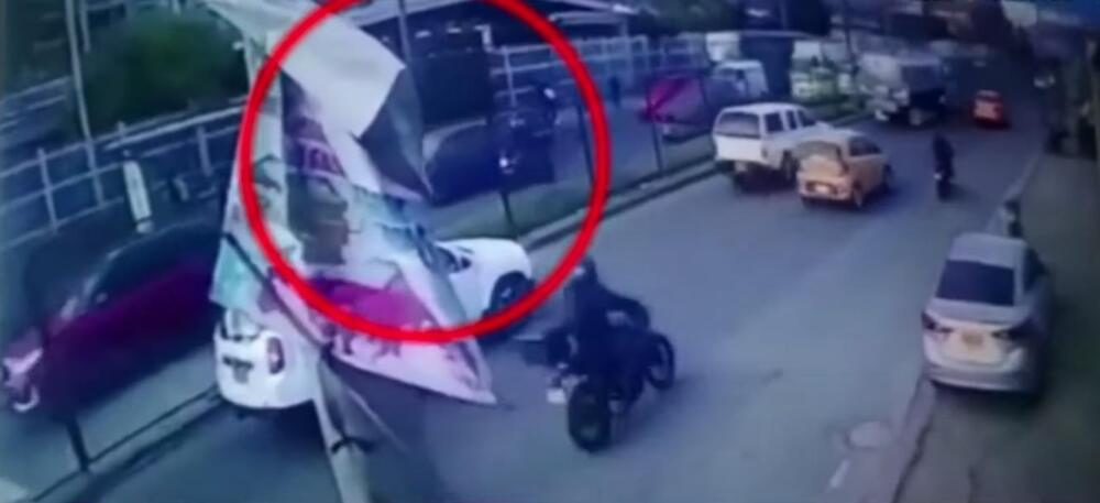 Esta es la patrullera que se enfrentó a 4 delincuentes y frustró un robo 1 Esta es la patrullera que se enfrentó a 4 delincuentes y frustró un robo La patrullera Paola Ávila fue catalogada como una heroína tras haber protagonizado la frustración de un millonario hurto que pretendían cometer cuatro delincuentes al interior de una bodega en el barrio Ricaurte, en la localidad de Los Mártires.