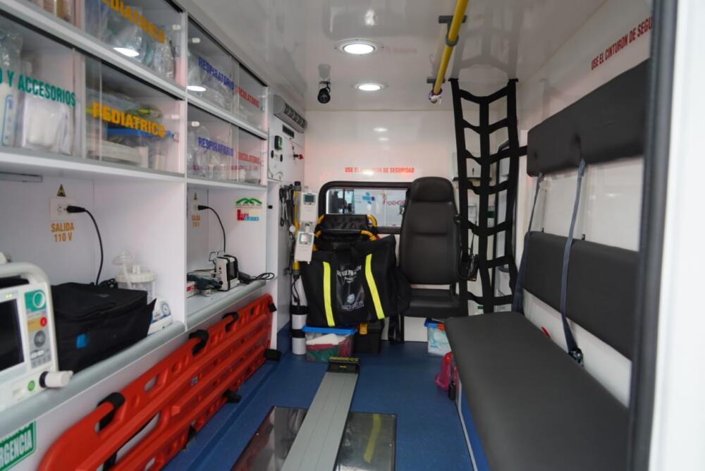 Terrible denuncia: Niña que fue empalada murió porque ambulancia del Distrito no arrancó 1 Terrible denuncia: Niña que fue empalada murió porque ambulancia del Distrito no arrancó En las últimas horas se conoció un caso que indignó a los bogotanos, pues, una niña falleció en la localidad de Kennedy luego de que su propio padre la empalara, la menor de 7 años falleció en la ambulancia luego de entrar en paro cardiorespiratorio y que el vehículo se apagara por una falla eléctrica al conectar el monitor de signos vitales y el succionador de sangre.