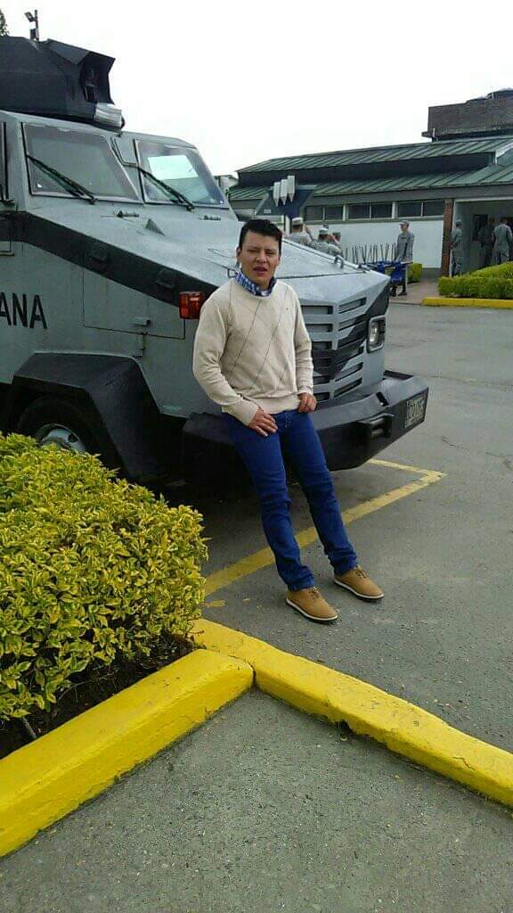 Familia pide que se investigue la muerte de joven en la vía Madrid-Bogotá Tras la muerte de un joven ocurrida en la vía Madrid-Bogotá mientras iba en su bicicleta, la familia de Juan Carlos Campos le pidió a las autoridades que se indague a profundidad qué fue lo que pasó con su ser querido.