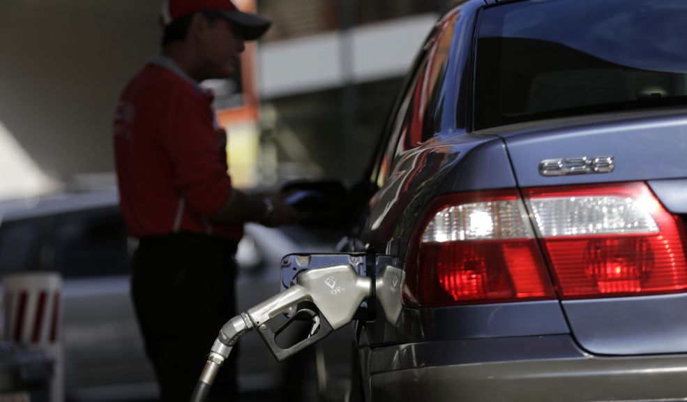 Gasolina tendría que subir $400 pesos para equilibrar precio frente a otros mercados 3 Gasolina tendría que subir $400 pesos para equilibrar precio frente a otros mercados El precio de la gasolina podría subir en los próximos meses con el objetivo de nivelarse frente a los demás mercados internacionales.