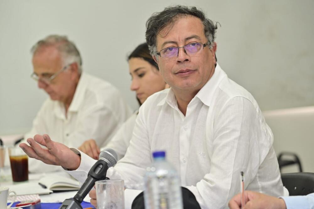 Gustavo Petro, entre las 100 personas más infuyentes del mundo El presidente de Colombia, Gustavo Petro, fue catalogado por la Revista Time como una de las 100 personas más incluyentes en el 2023. Fue el presidente de Chile, Gabriel Boric, quien escribió un breve artículo al mandatario colombiano.