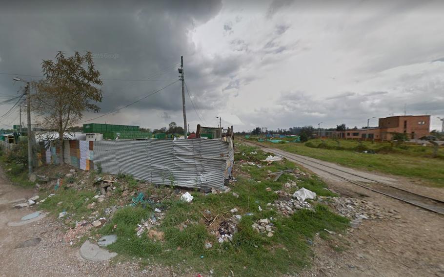 Hallan cadáver en La Alameda, en Fontibón Las autoridades confirmaron que un cadáver fue hallado por el sector de La Alameda, en Fontibón. La Policía informó que el cuerpo tenía heridas en la cabeza.
