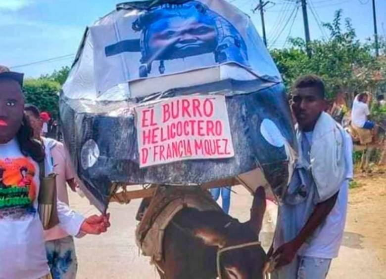 Helicóptero de Francia Márquez ganó premio a mejor disfraz en el Festival del Burro Las declaraciones de la vicepresidenta Francia Márquez sobre sus constantes viajes en helicóptero siguen dando de qué hablar.