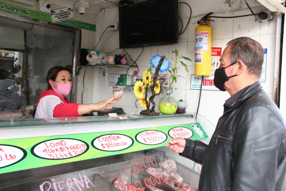 Independientes: en la juega con su salud 1 Independientes: en la juega con su salud Muchas personas tienen un chicharrón en cobros de mora por no realizar el pago oportuno de aportes a seguridad social, ya sea por descuido o creer que no es necesario.
Las cifras son preocupantes, pues de los cerca de 12 millones de independientes se calcula que solo el 2,5 cotizan como debe ser. Sea cual sea el caso, le contamos cómo puede hacer para adelantar los pagos de salud, pensión y, en caso de ser necesario, ARL.