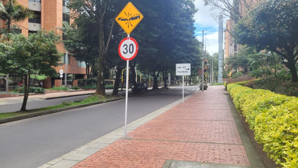 Intento de robo de un reloj terminó en muerte de pillo por Chapinero A un sujeto que pretendía robar a varias personas que se desplazaban en un vehículo de transporte público, lo terminó abatiendo la Policía en su intento de huir con un reloj Rolex, en la localidad de Chapinero.