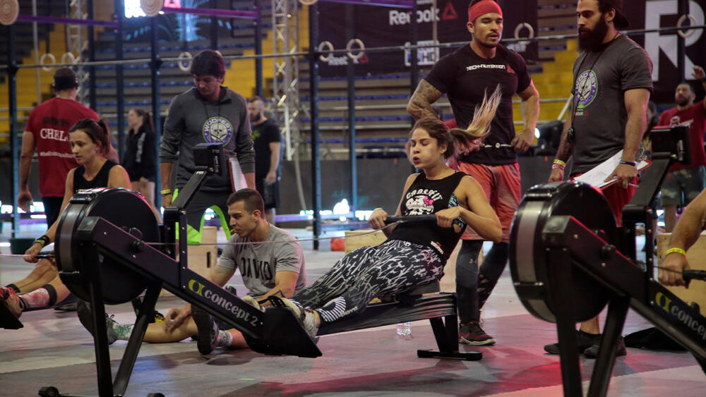 mmb 26 junio, 2023 Alexfitbox nos enseña su método pa sacar un cuerpazo Redacción Media Maratón Cuando Alexfitbox empezó a ser entrenador no tenía más que su conocimiento como educador físico y unas ganas enormes... 14 junio, 2023 Estos son los mejores momentos para hacer actividad física Lenard Andrés Castellón Ramírez Media Maratón Según la Organización Mundial de la Salud (OMS), la actividad física es cualquier movimiento que realiza nuestro cuerpo, en estos se... 17 mayo, 2023 Atletas calientan motores para la Media Maratón de Bogotá Lenard Andrés Castellón Ramírez Media Maratón Edwin Soi y Angela Tanui, de Kenia, encabezan la lista de los primeros atletas confirmados para lo que será... 16 mayo, 2023 Una dieta más sana aumenta los niveles de energía y vitalidad Redacción Media Maratón Llevar una dieta saludable tiene muchos beneficios para el organismo, pero además mejora la forma física.