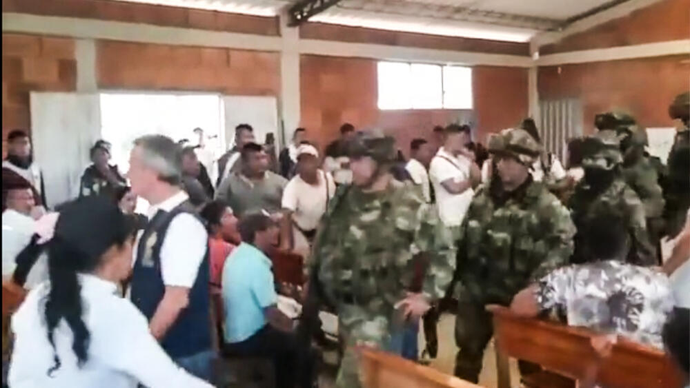 Liberan a militares que fueron secuestrados en Cauca Luego de varias horas de secuestro, 17 uniformados del Ejército Nacional que habían sido retenidos por miembros de la comunidad indígena del resguardo San Francisco, en el municipio de Toribio (Cauca), recobraron su liberta.
