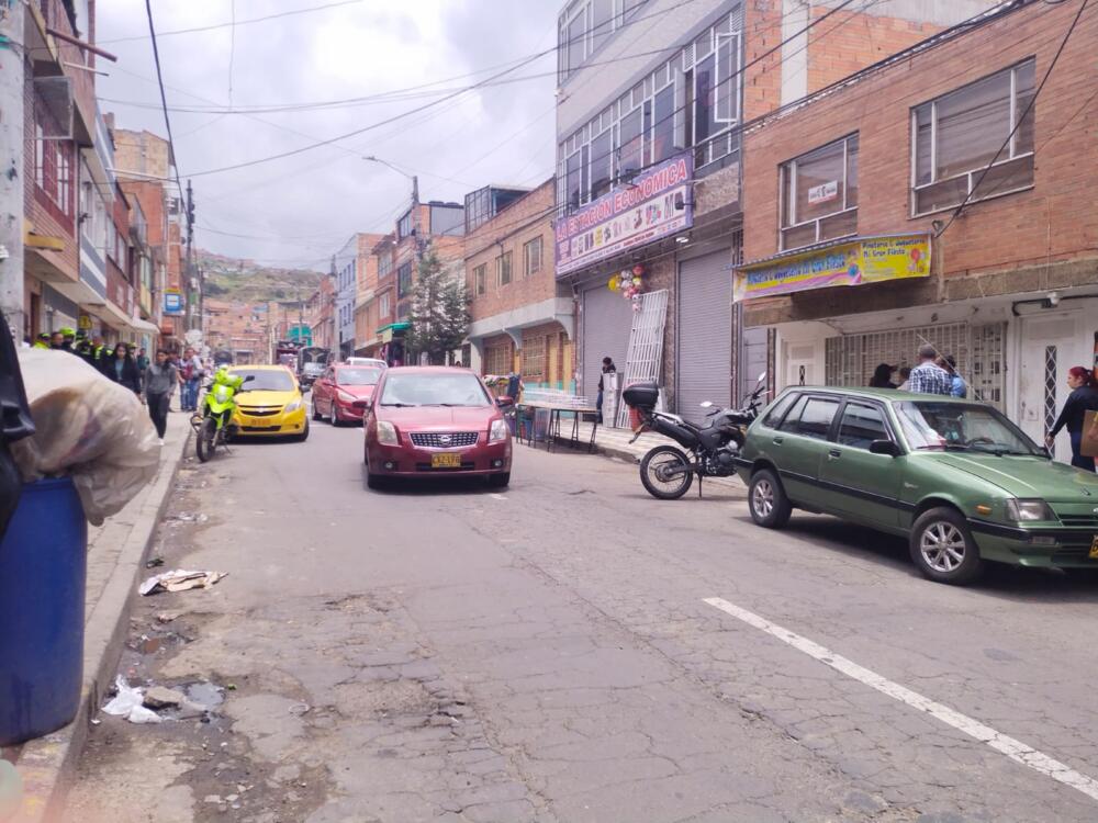 Padre e hijo, las 2 víctimas del bar de Ciudad Bolívar En la madrugada de este domingo se registró un terrible hecho violento en un bar del barrio Ismael Perdomo, que cobró la vida de Walberto Julio Julio (47 años) y la de su hijo, Kevin David Julio, de tan solo 22 años; además de dejar lesionado a Deibis Gómez (24 años), cuñado de una de las víctimas fatales.