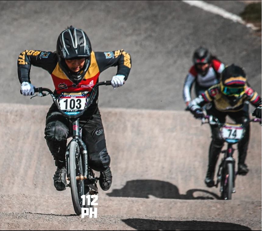 Luisa pide pista para triunfar en el BMX A Luisa Moreno siempre le gustó andar sobre ruedas. Primero lo hizo en el patinaje, donde mostró ser muy talentosa, y luego en el BMX, disciplina que llegó a su vida gracias a su hermano, Juan José, que también lo practica. Sin embargo, encarar al tiempo ambos deportes la llevó a inclinarse por uno y fue el bicicrós.