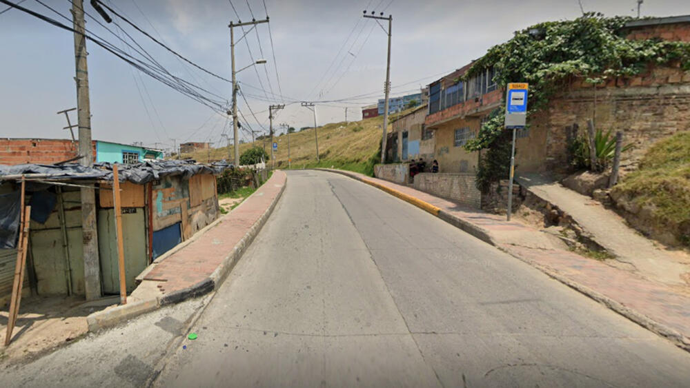 Luto en Rafael Uribe por crimen a bala dentro de una tienda 1 Luto en Rafael Uribe por crimen a bala dentro de una tienda Cerca del mediodía de este miércoles, un reconocido vecino del barrio La Paz, ubicado en la parte alta de la localidad de Rafael Uribe, fue vilmente asesinado al interior de una tienda.