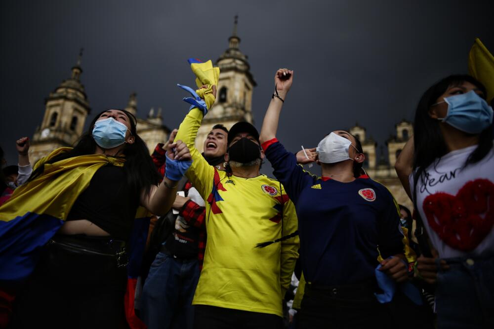 Marchas 1 de mayo: estos serán los puntos de concentración Este primero de mayo se celebrará en Colombia el Día Internacional del Trabajo, por esto se han programado una serie de marchas en todo el país, para hacerle honor a la lucha por los derechos laborales. Adicionalmente, el presidente Gustavo Petro dará un nuevo discurso desde el balcón de la Casa de Nariño a la 1:00 p.m. buscando entablar  “un diálogo directo con el pueblo trabajador colombiano”.