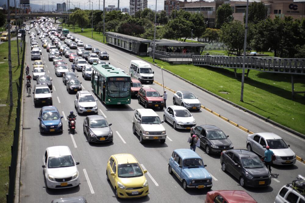 Más de 3.6 millones de vehículos circularán por carretera este puente Este fin de semana festivo, se espera la salida de 3 millones 600 mil vehículos por el país, 950.767 personas por terminales terrestres y 699 mil personas por los aeropuertos.
