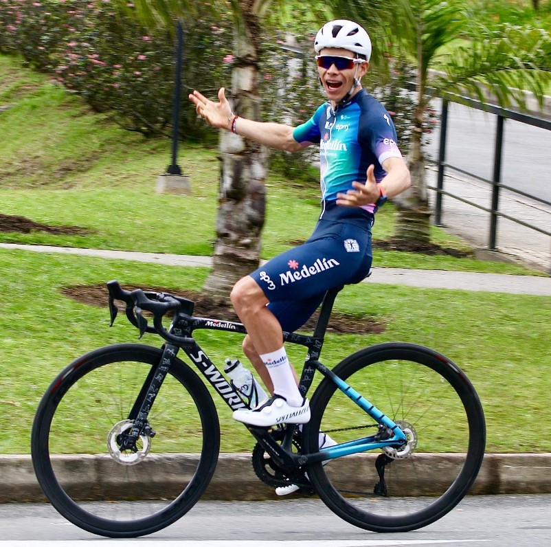 ¡Qué porrazo! 'Superman' López abandonó el Tour de Gila por una fuerte caída El ciclista boyacense Miguel Ángel 'Superman' López, al servicio del Team Medellín, sufrió este jueves una caída en la segunda fracción de Tour de Gila (Estados Unidos), obligándolo a retirarse de la competencia.