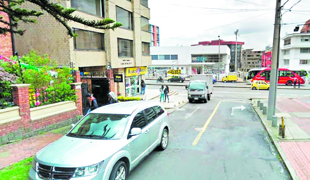 Misteriosa muerte en un apartamento de Chapinero Uniformados de la localidad de Chapinero hallaron el cuerpo sin vida de un hombre luego de que no respondiera a las llamadas del guardia de seguridad del edificio.