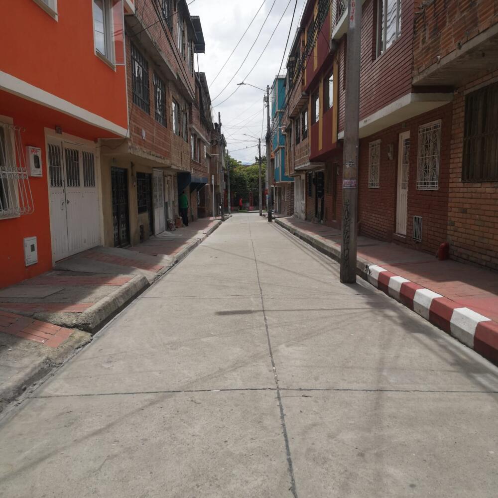 Ciudad Bolívar: murió menor de edad en Candelaria La Nueva La muerte del menor de edad falleció al interior de su vivienda, ubicada en el barrio Candelaria La Nueva, de la localidad de Ciudad Bolívar.