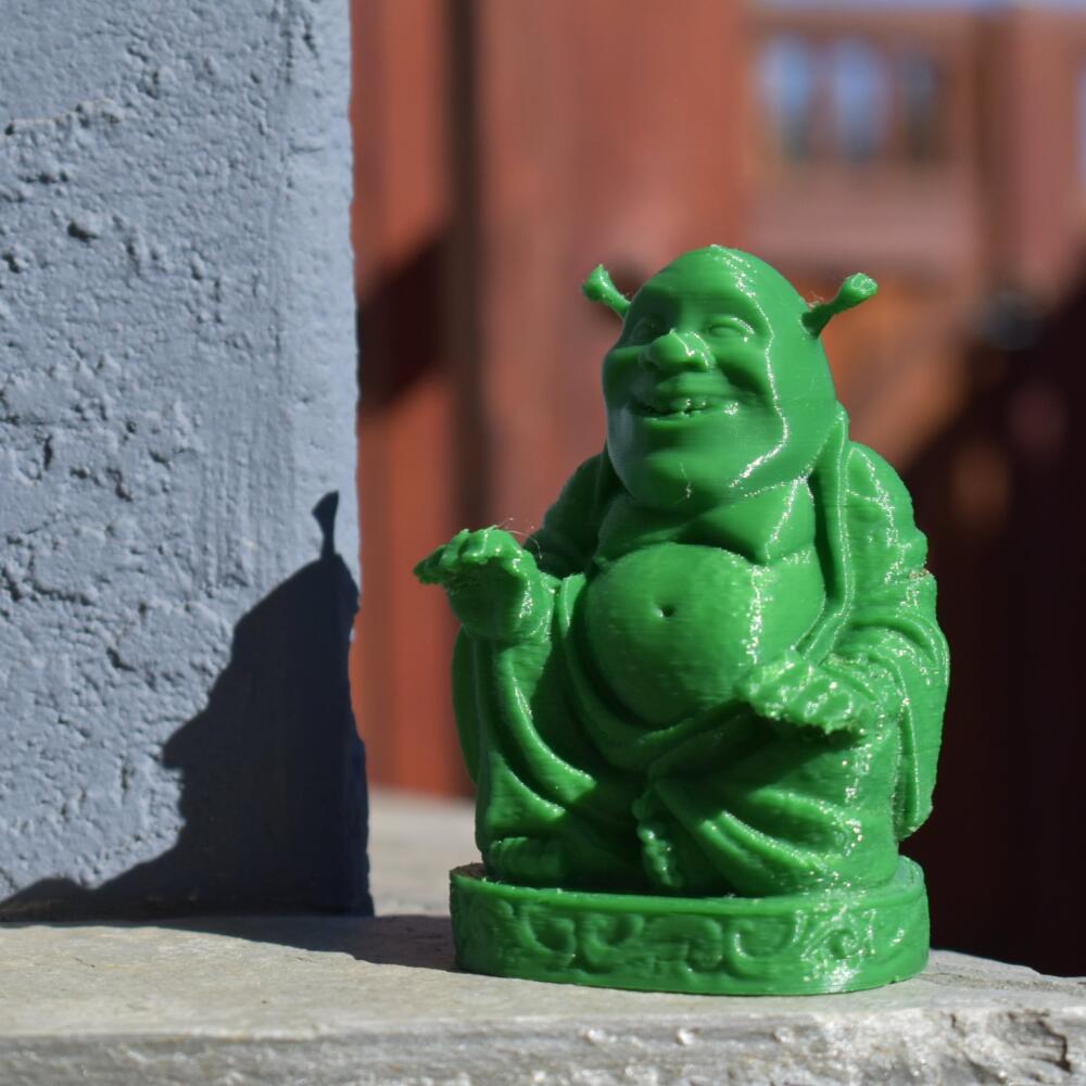 Mujer le rezó a Shrek durante 4 años creyendo que era Buda 1 Mujer le rezó a Shrek durante 4 años creyendo que era Buda Una mujer pasó 4 años de su vida rezándole a una figura de Buda que resultó siendo del famoso personaje animado Shrek.