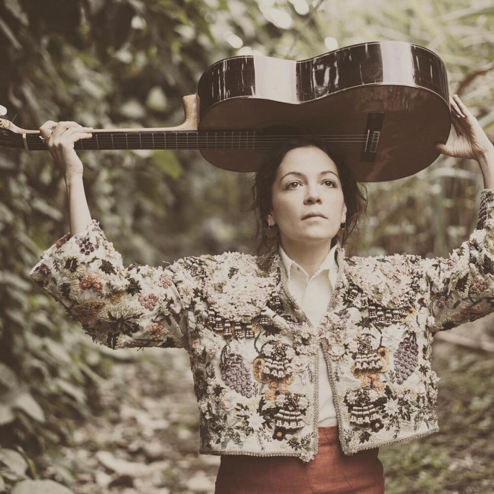Natalia Lafourcade volverá a presentarse en Bogotá Natalia Lafourcade, es una de las artistas mexicanas más influyentes en toda América Latina y desde hace 8 años no se presenta en nuestro país cuando dió su último concierto en Colombia el 2 de octubre del año 2015. La cantautora sorprendió a sus seguidores con el anuncio de que se presentará en el Movistar Arena de Bogotá.