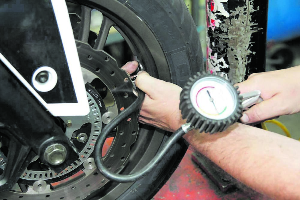 Ponga a punto su moto después de las vacaciones 2 Ponga a punto su moto después de las vacaciones Algunos moteros avezados optaron por tomar su moto en Semana Santa para recorrer las carreteras del país en busca de aventura; otros cuantos, más reflexivos, decidieron darle un descanso a su motor y guardarlo en el parqueadero durante los días de oración.