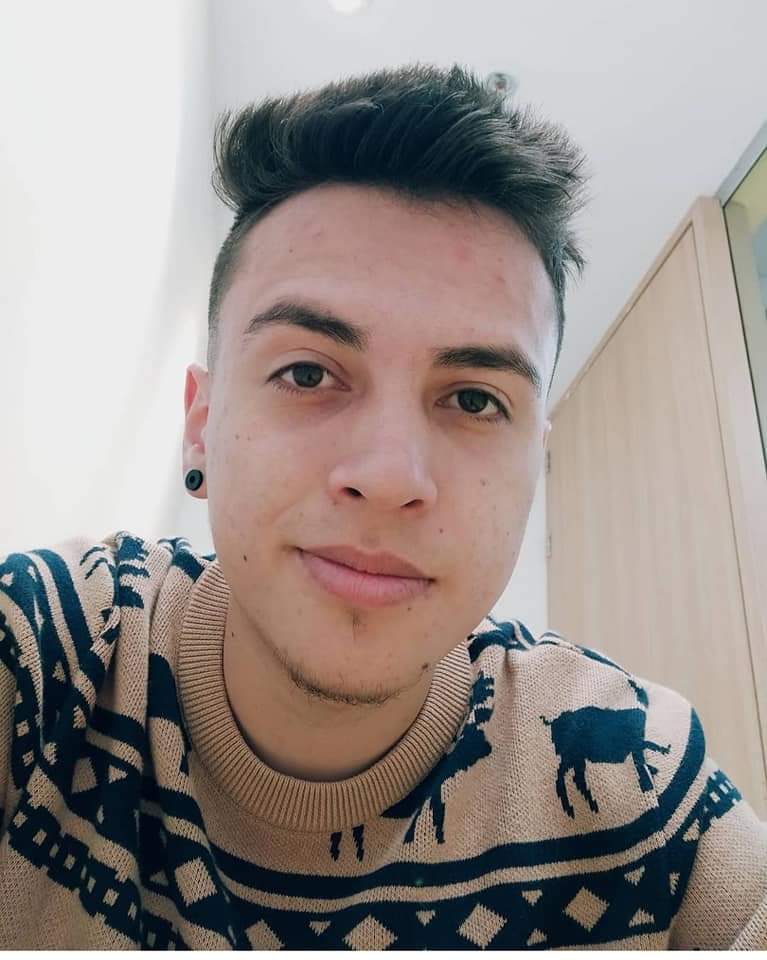 Por mensajes angelicales encontraron a Johan Mateo muerto A Johan Mateo Marín, de 22 años, sus familiares y amigos le perdieron la pista desde el pasado 1° de abril. La noche de ese sábado, Johan estaba en compañía de un amigo y un primo compartiendo unas cervezas en un parque ubicado cerca a un conjunto residencial del sector de Tintal, en la localidad de Kennedy.