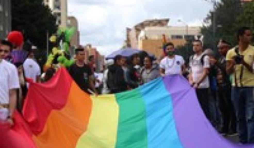 Licencia de maternidad debe aplicar a hombres trans Según expresó la procuraduría, la licencia de maternidad debe cobijar por igual a las mujeres como a las demás personas con capacidad de gestación, como los hombres trans y los individuos de género no binario.