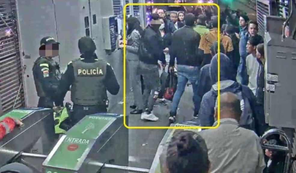 Capturan a banda dedicada al cosquilleo en TransMilenio 6 Capturan a banda dedicada al cosquilleo en TransMilenio En las últimas horas, la banda delincuencial conocida como 'Los Nocturnos', dedicada al hurto bajo la modalidad de cosquilleo fue capturada.