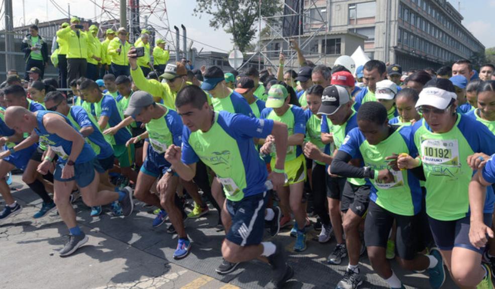Lo básico que debe saber si quiere empezar a correr 1 Lo básico que debe saber si quiere empezar a correr El running (correr en inglés), nombre con el que se ha popularizado este deporte, se podría decir que es el ejercicio de moda. Si en su momento lo fueron las bicicletas, ahora lo que está mandando la parada en muchas partes del mundo es salir a correr no solo para ejercitarse, sino también para socializar.