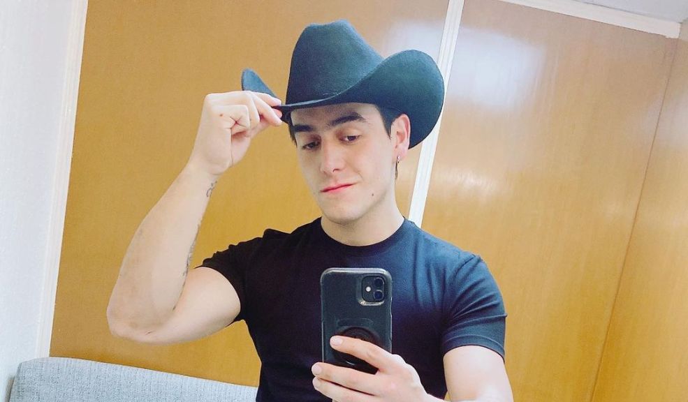 Murió el hijo de Joan Sebastián y Maribel Guardia 4 Murió el hijo de Joan Sebastián y Maribel Guardia En la noche de este domingo 9 de abril se confirmó el fallecimiento de Julián Figueroa, hijo de la actriz Maribel Guardia y del fallecido cantante Joan Sebastián. El joven de 27 años fue encontrado sin vida en su casa ubicada en la Ciudad de México.