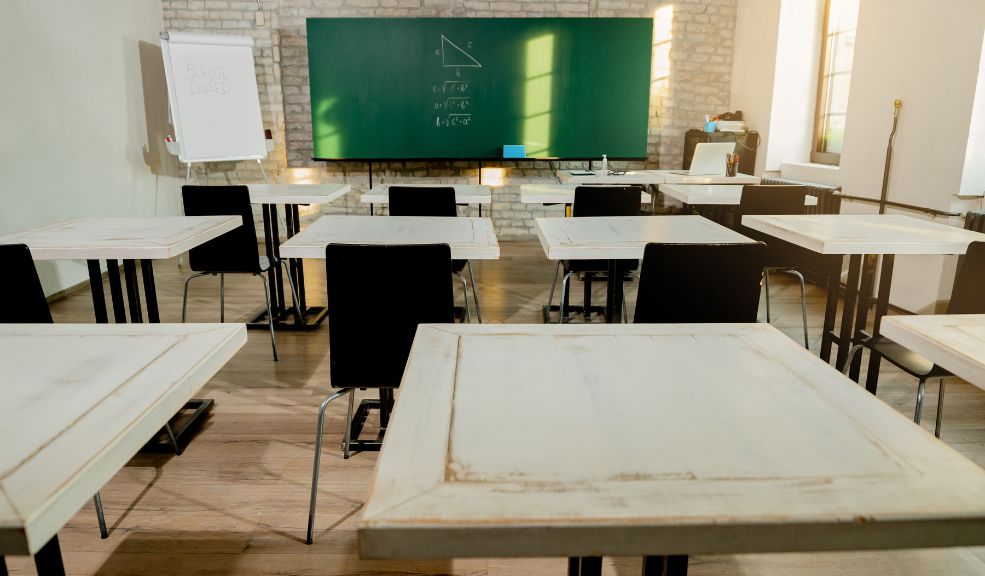 Niños se intoxicaron con postres de marihuana en un colegio Varios menores de edad de una institución educativa de Yumbo resultaron afectados luego de ingerir postres con marihuana.