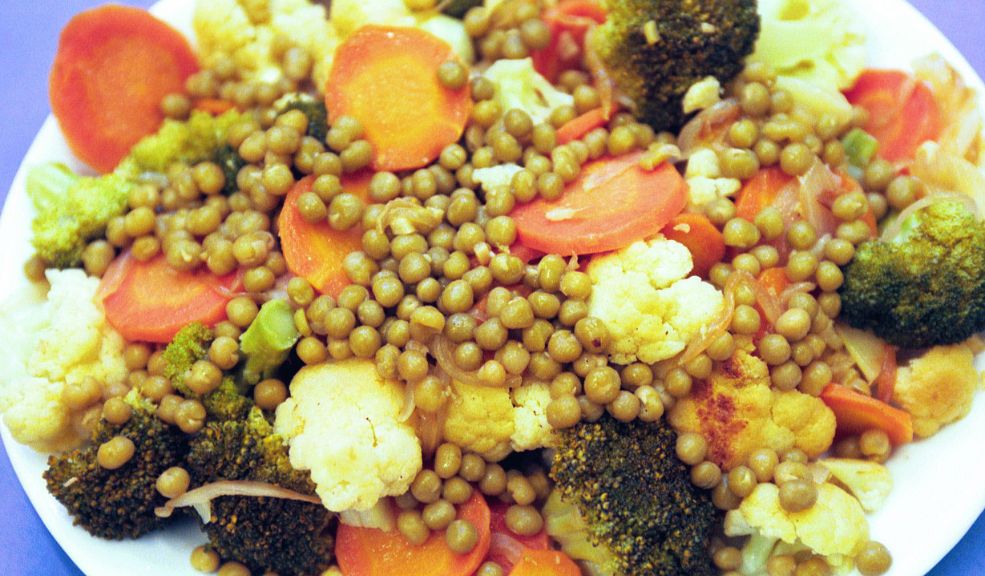 Estudio reveló que ser vegano no es sinónimo de buena salud 7 Estudio reveló que ser vegano no es sinónimo de buena salud Cada vez más personas, sobre todo jóvenes, se definen como veganas. Por tanto, siguen exclusivamente una dieta basada en vegetales, evitando el consumo de cualquier producto de origen animal, dado su compromiso con la sostenibilidad y el medio ambiente.