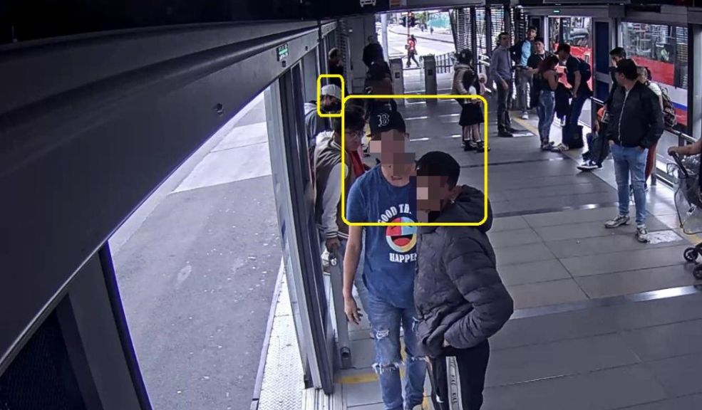 Capturaron a 'Los Metaleros', temidos ladrones de TransMilenio Gracias a las labores de la Policía Metropolitana de Bogotá y el centro de control de seguridad de TransMilenio, se pudo identificar y capturar a 'Los Metaleros', un grupo de delincuentes que se dedicaban al hurto de celulares en las estaciones de Aguas y Universidades.